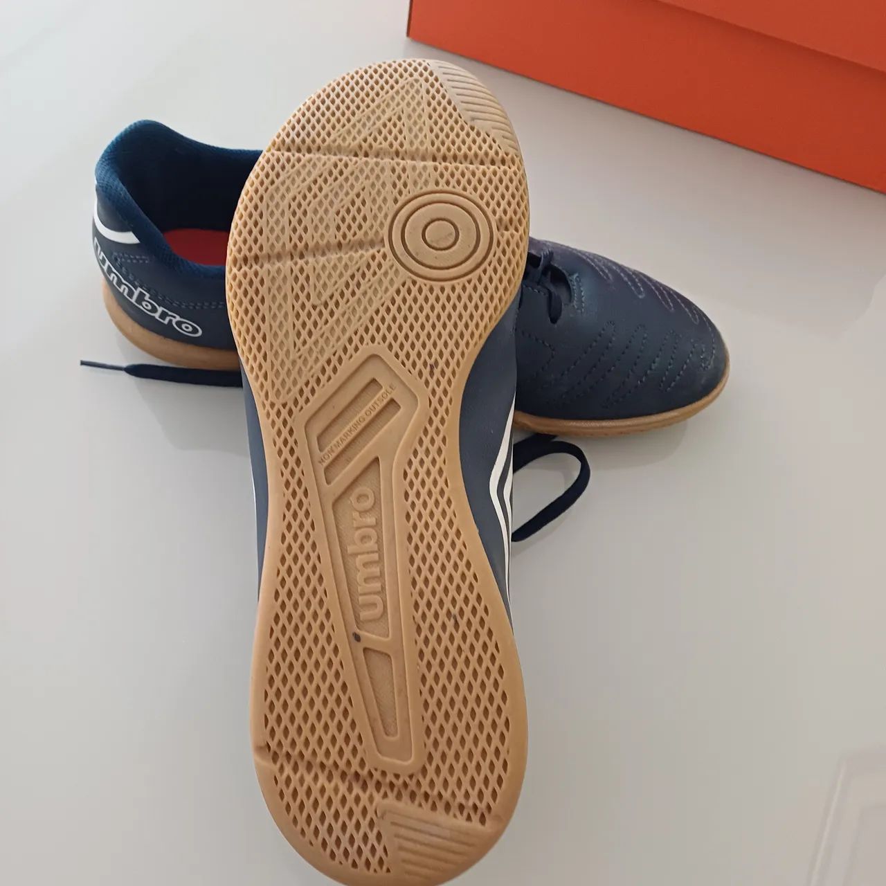 Chuteira futsal marca umbro - Foto 4