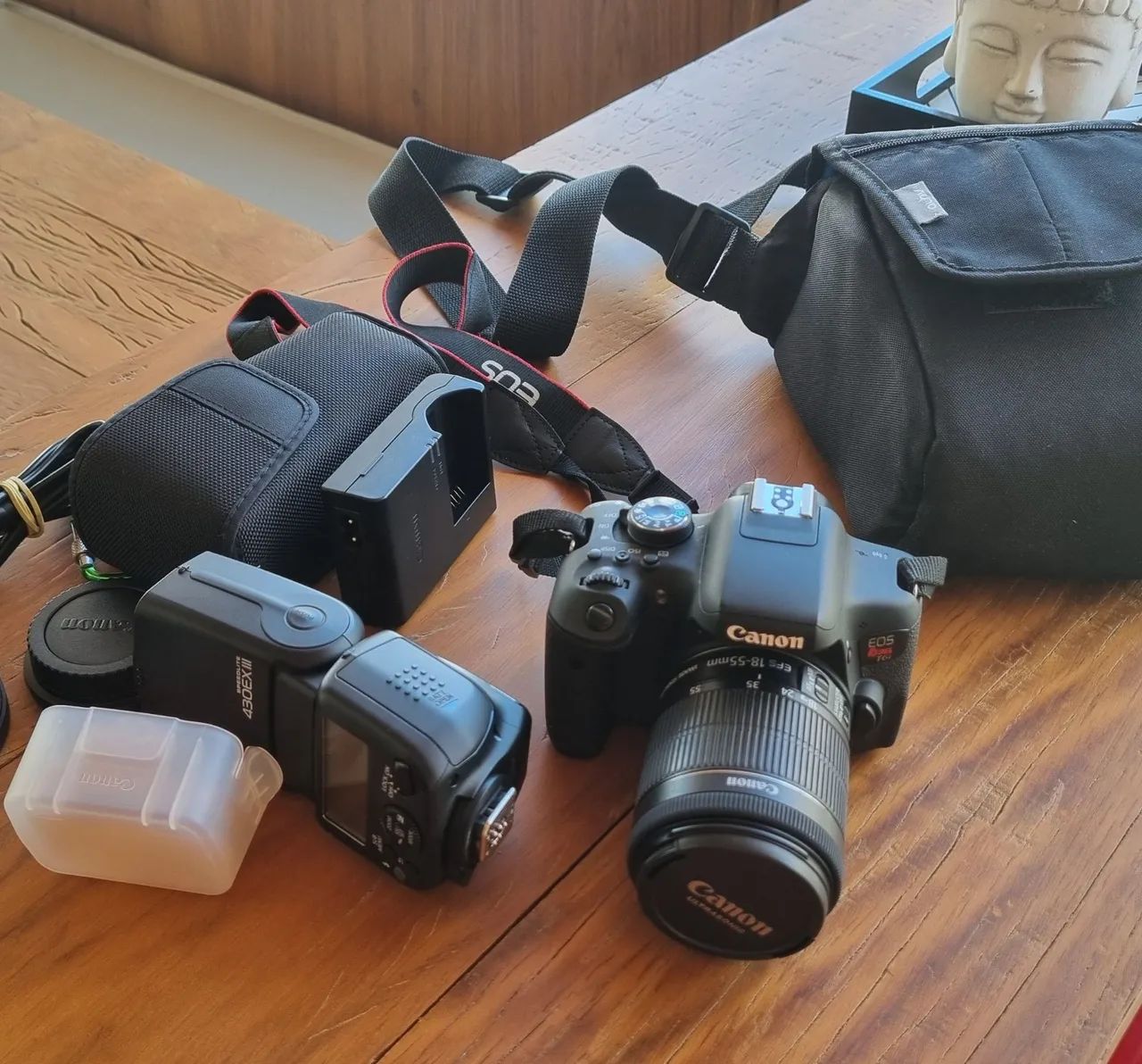 Vendo camera Canon T6i com cartão de memória + flash Canon Speedlite 430EX III + lente mac