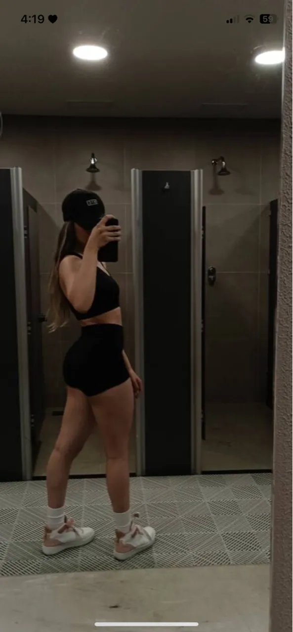 Short empina bumbum