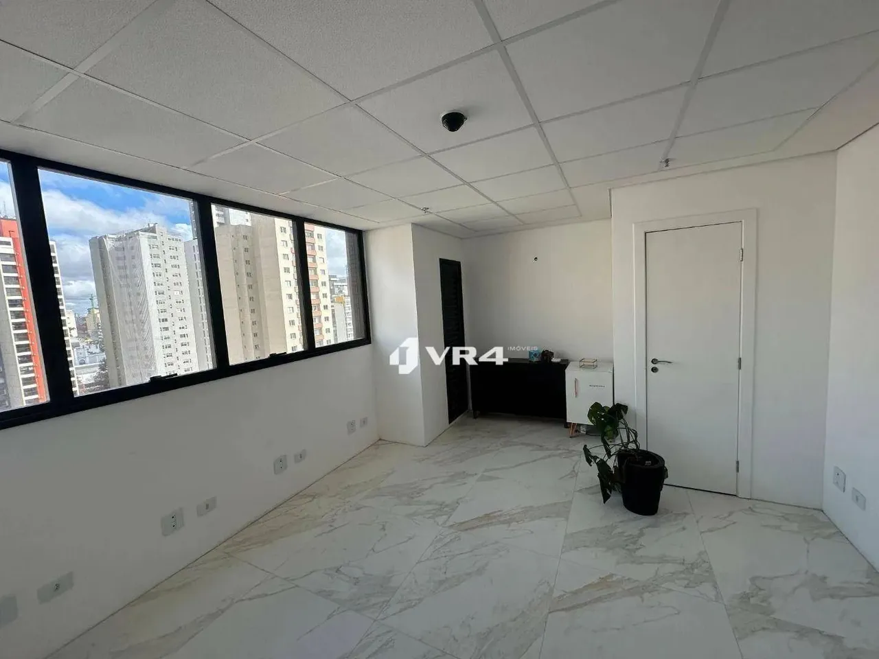 Sala para alugar, 32 m² por R$ 1.700/mês - Centro - Curitiba/PR