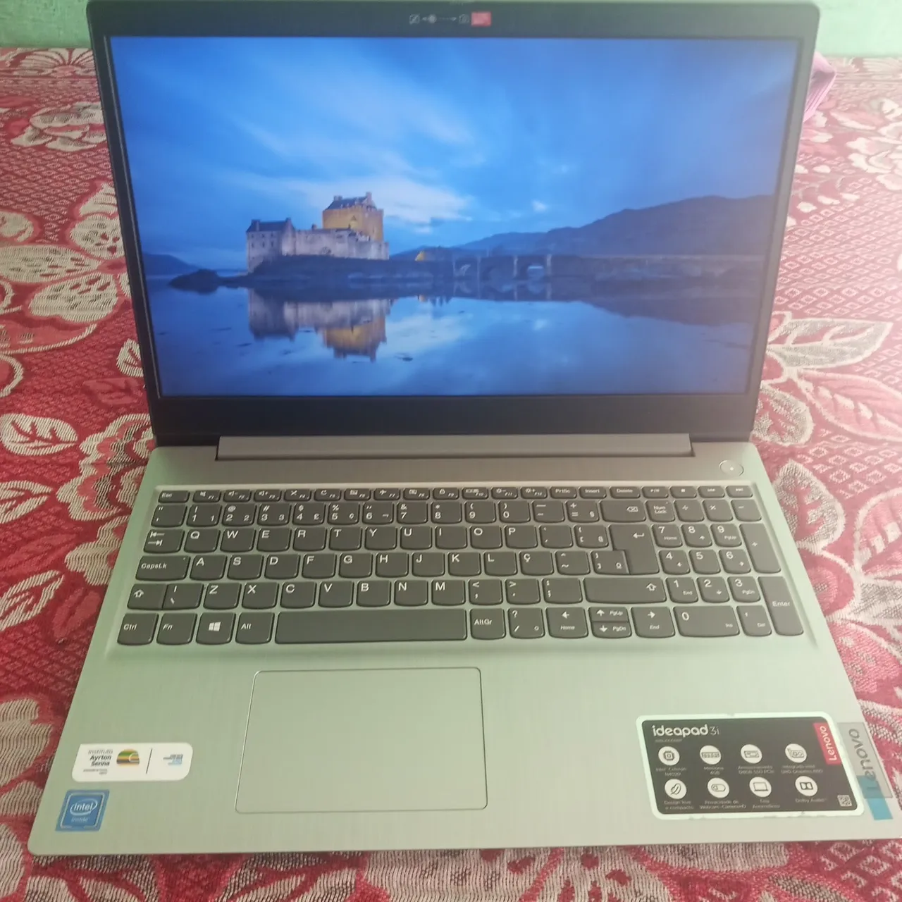 NOTBOOK LENOVO,novo uma semana de uso pra verder logo,no precinho.