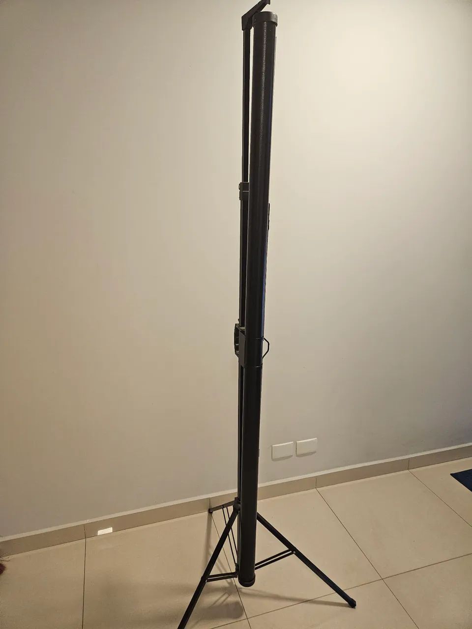 Projetor Betec BT725 e Tela de projeção com tripé  - Foto 4