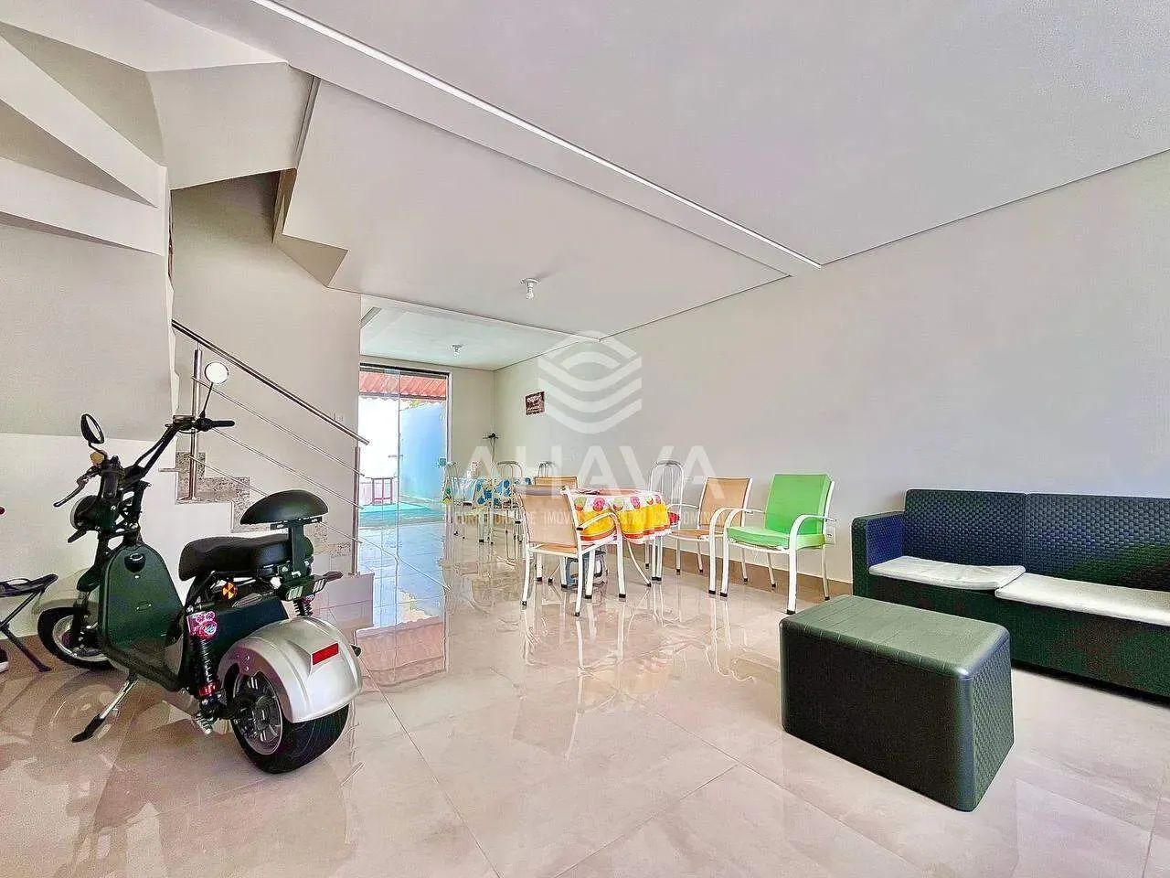 Casa Geminada com 3 Quartos à Venda, 149m², Santa Rosa, próximo à Rua Boaventura