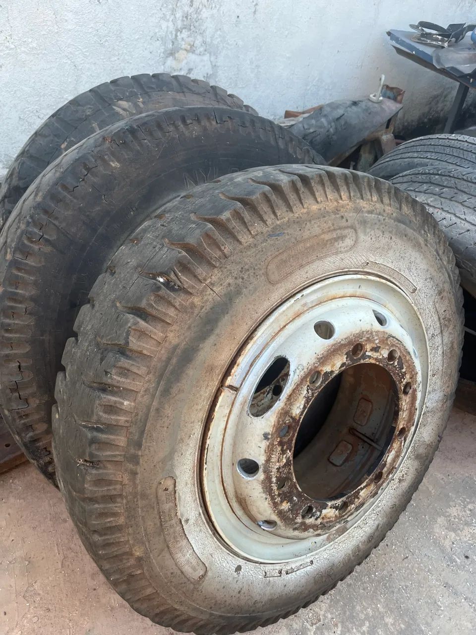 Rodas 10 furos pneu com câmera  - Foto 2