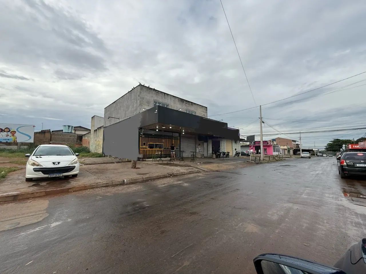 Predio com 4 kitnets e 2 salas comerciais, contra esquina Avenida W5 - Foto 3