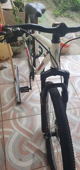 Montain Bike caloi aro 29 branca - Foto 3