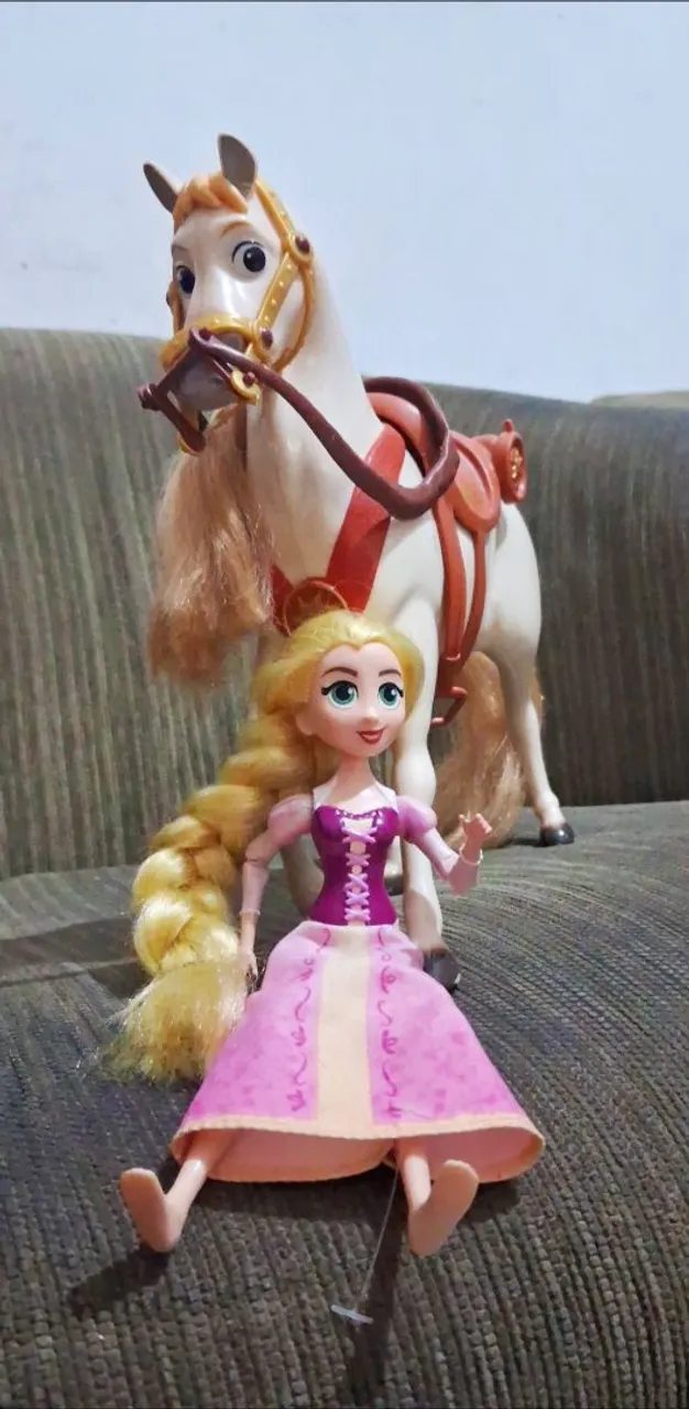 Boneca Rapunzel com Cavalo Maximus