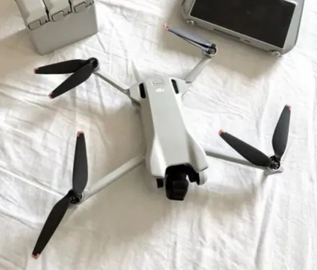 drone Dji mini rc camera 4k modelo rc controle na tela novo completo praticamente sem uso  - Foto 2