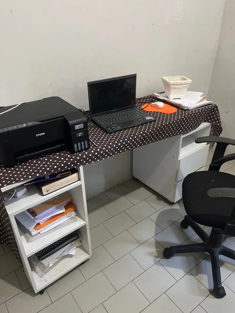Mesa para estudos/escritorio pouco usada