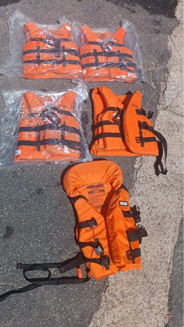 4 coletes classe IV, e 1 colete classe III.