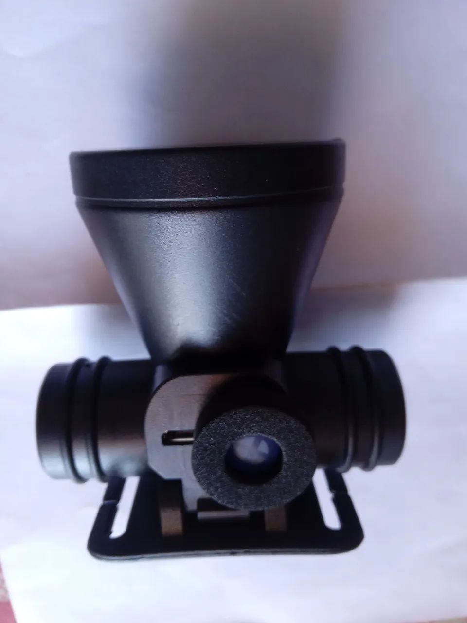 Farol de bicicleta com foco ajustável