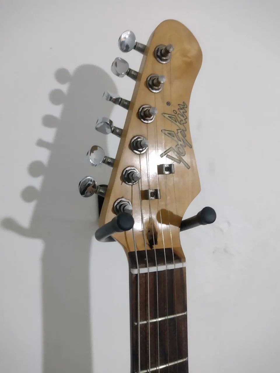 Guitarra Stratocaster Dolphin  - Foto 4