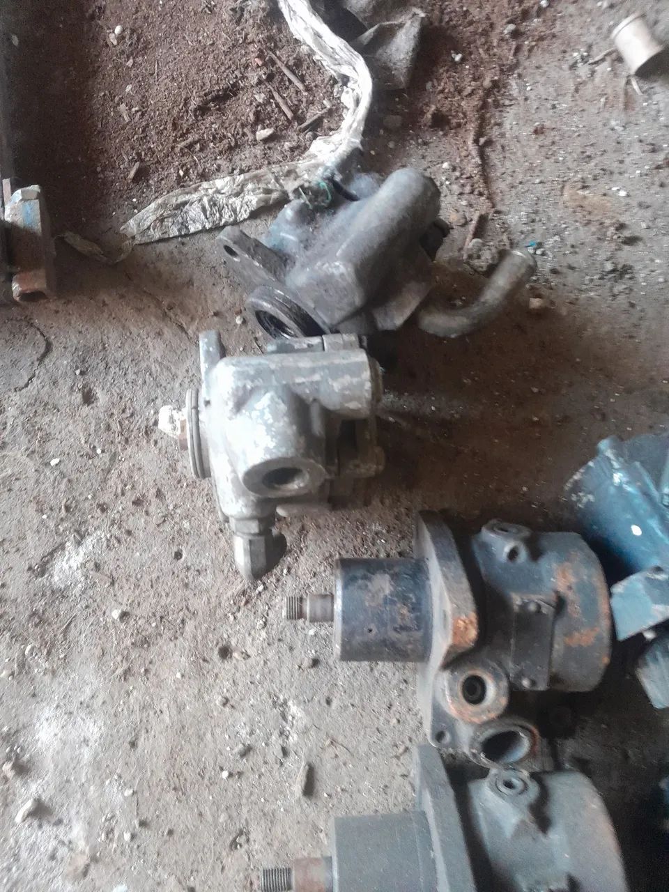 Bombas direção caminhão e caixas - Foto 4