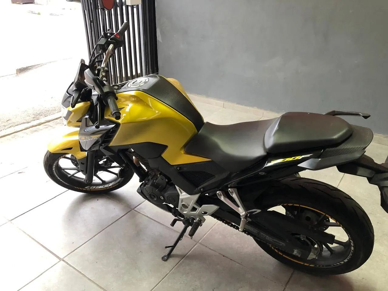 Honda CB Twister 300 dourada  - impecável!