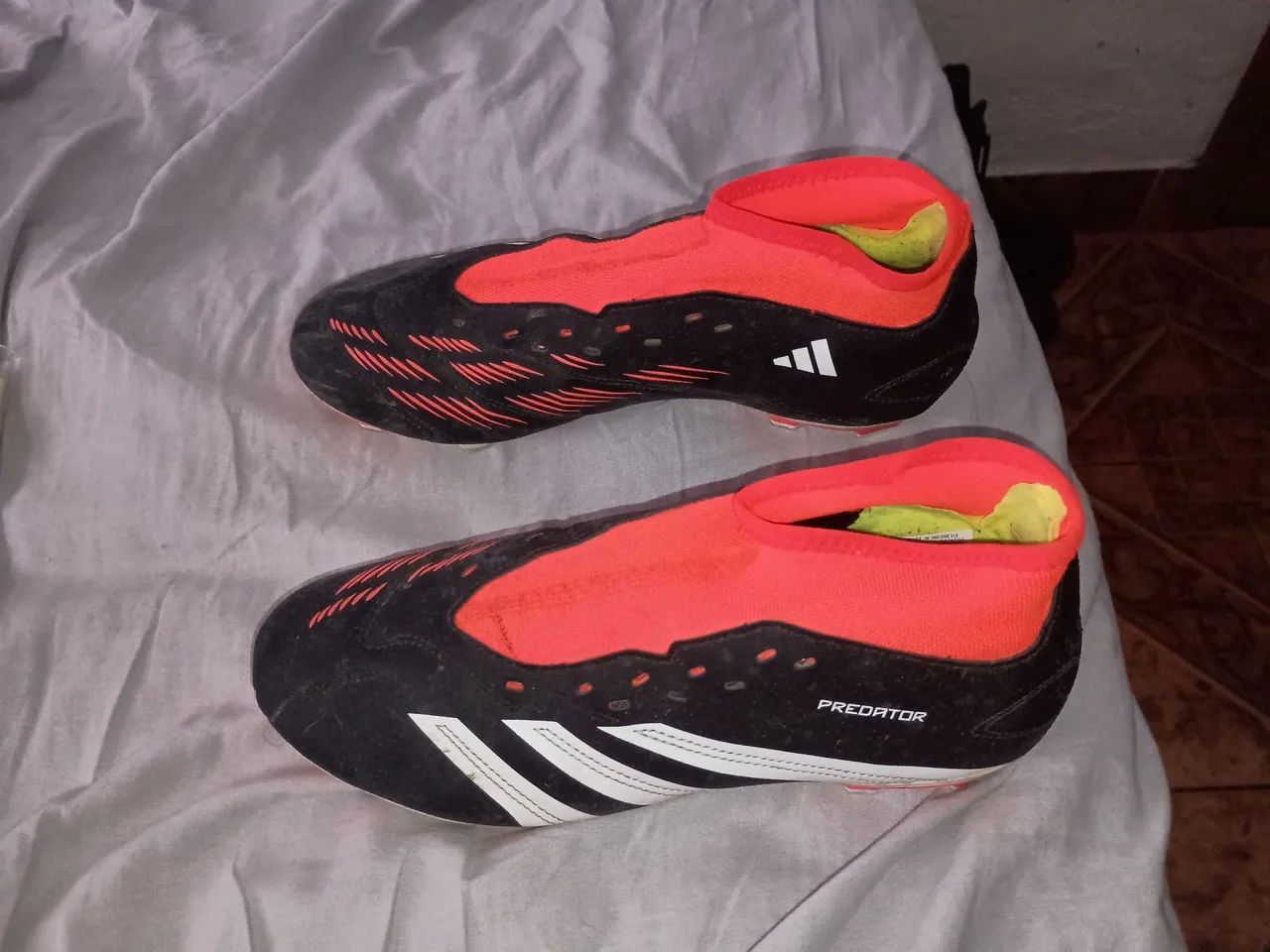 Chuteira Campo Adidas Predator 24 Club Unissex - Preto+Branco