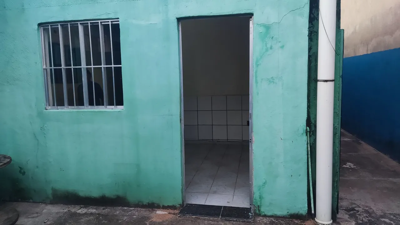 Aluga-se casa no centro