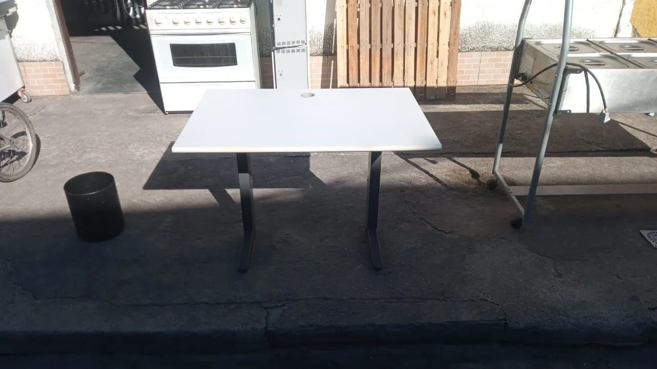 Vendo 3 Mesas de escritório