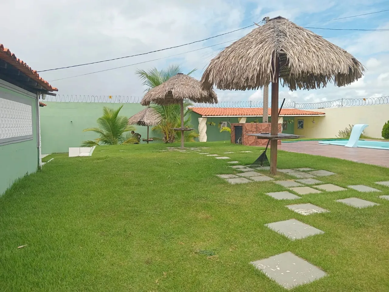 PRAIA DE PANAQUATIRA: Casa a venda a 400m da beira da praia São Luís-MA