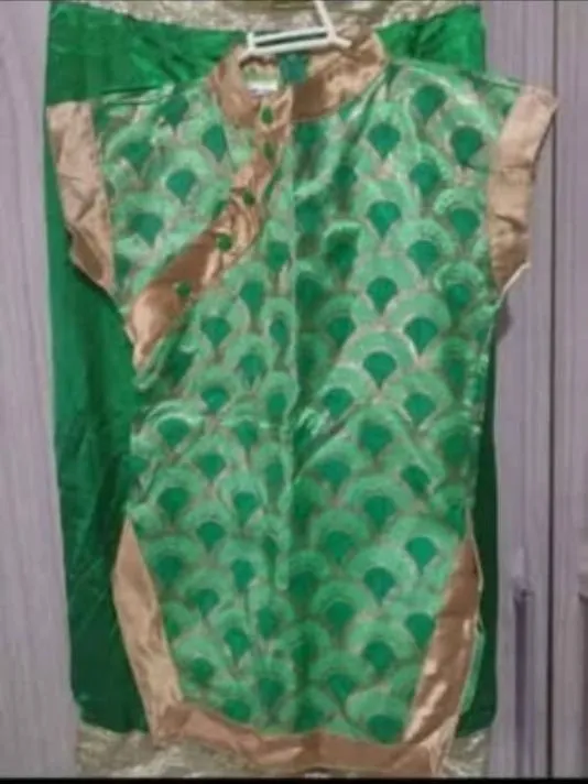 Conjunto indiano infantil verde e dourado Tam 10