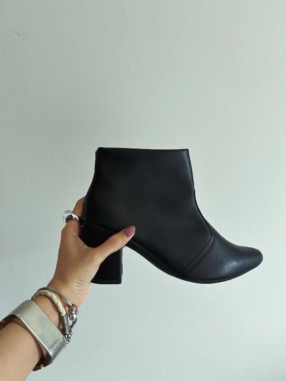 Bota cano curto número 37