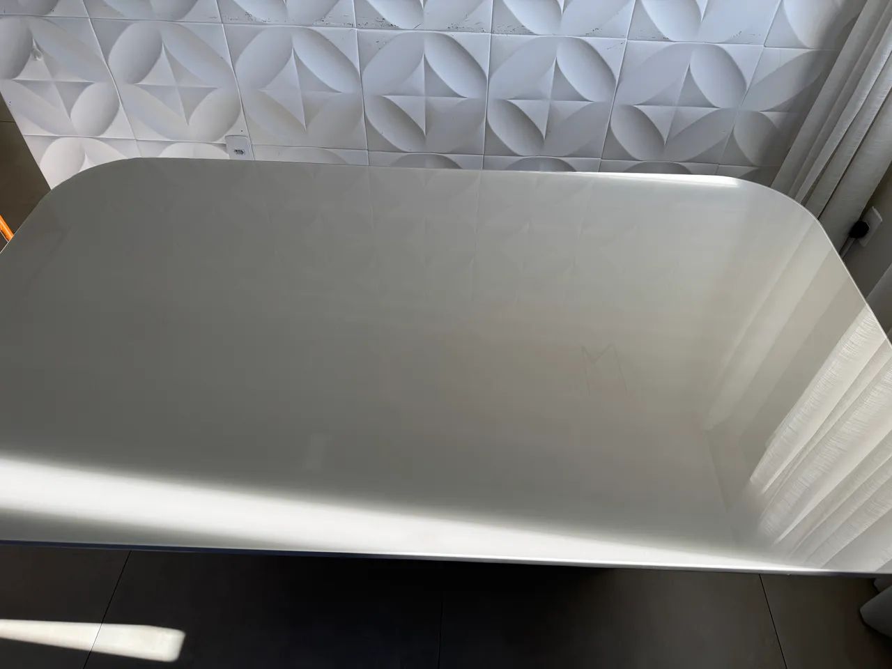 Vendo linda mesa com pé de madeira maciça 64573992465537123