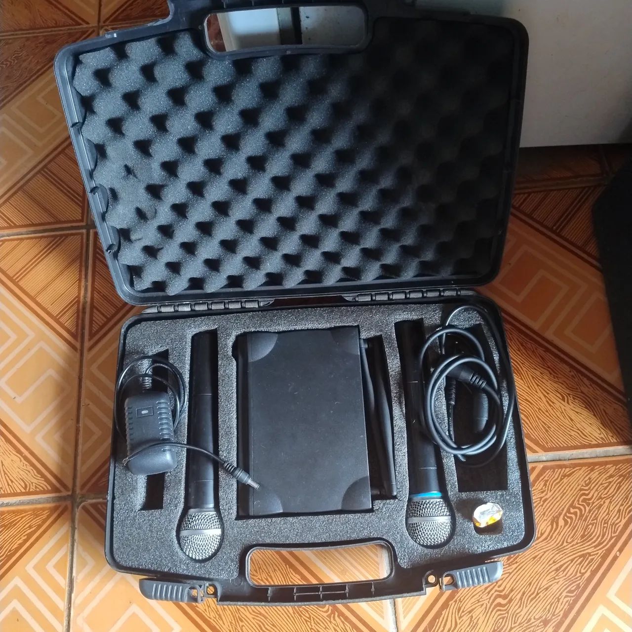 Vendo Par de Microfones Sem Fio AMW - Ótimo Estado! ? - Foto 4