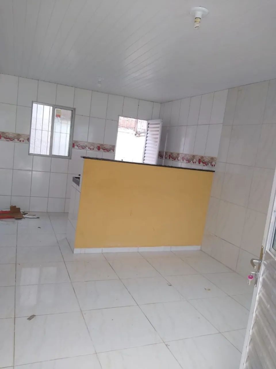 Alugo casa térreo com água incluso 