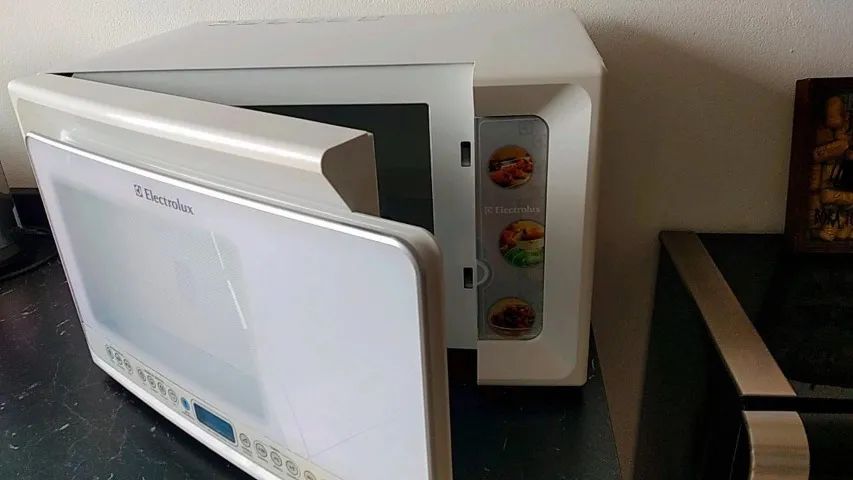 Microondas Electrolux 31 litros - Foto 3