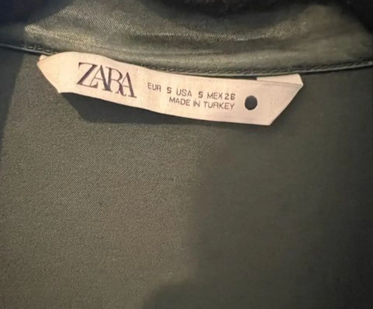 Camisa de seda verde musgo | Zara - Foto 3
