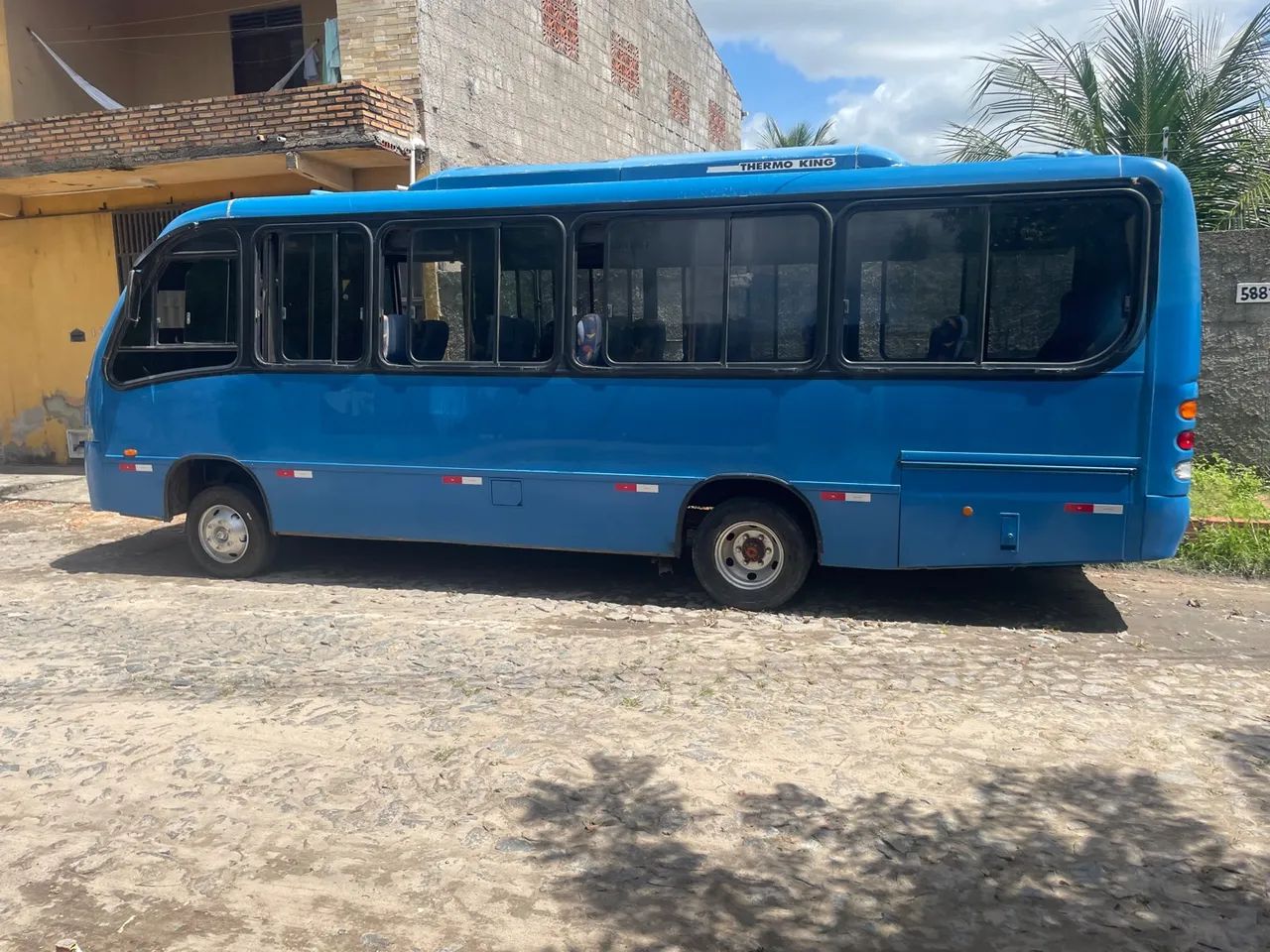 Vendo sênior 70 mil motor MWM 28passageiro - Foto 2
