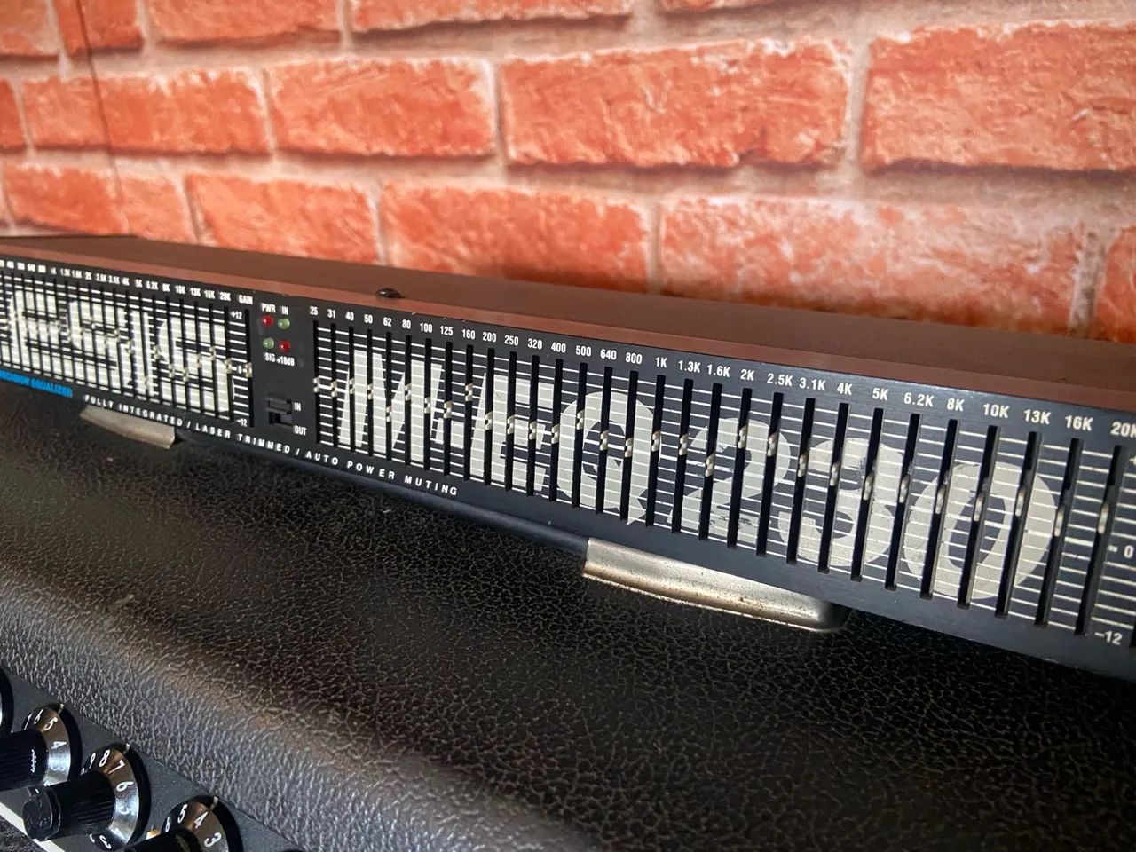 Equalizador Gráfico Alesis Dual 1/3 Octave Precision Equalizer - Foto 2