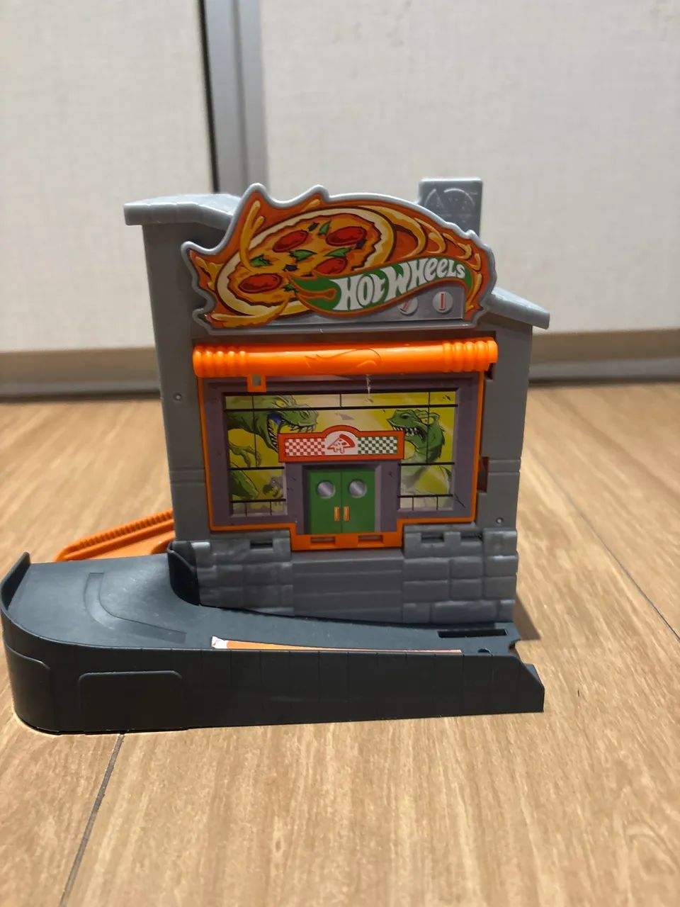 Hot Wheels - Ataque do Dino na Pizzaria