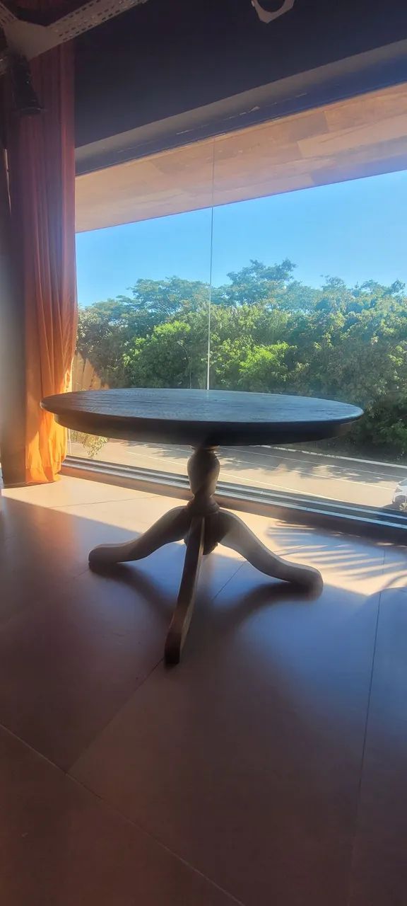 Mesa de Jantar circular em Madeira maciça