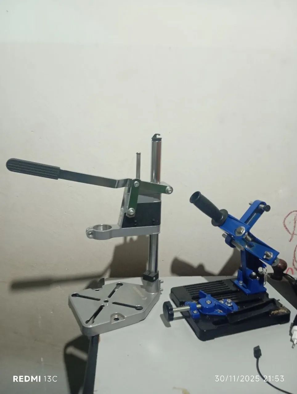 Suporte  de lixadeira e de furadeira de bancada 