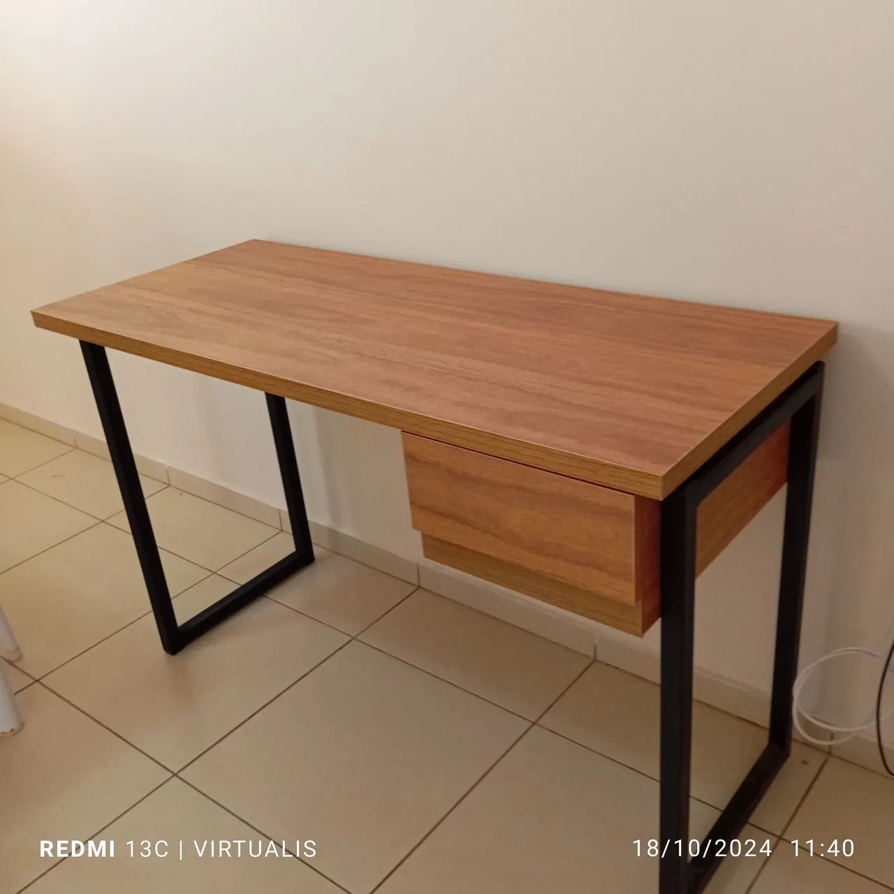 Escrivaninha Moderna com Gaveta - Foto 2