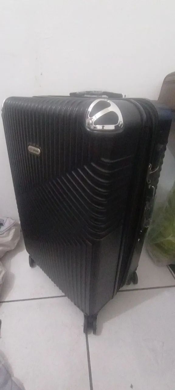 Mala de viagem preta nova 23/30 Quilos
