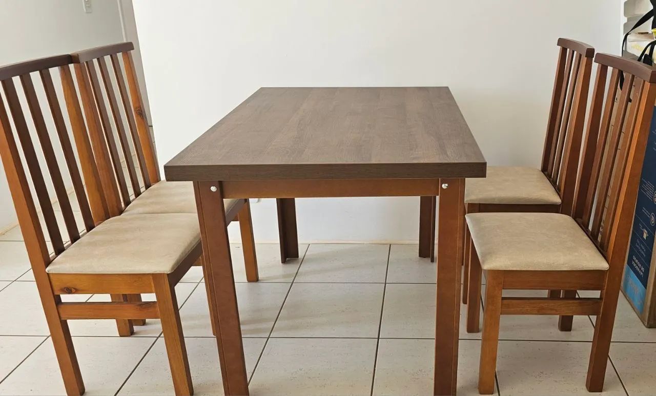 Mesa de Jantar 4 Cadeiras