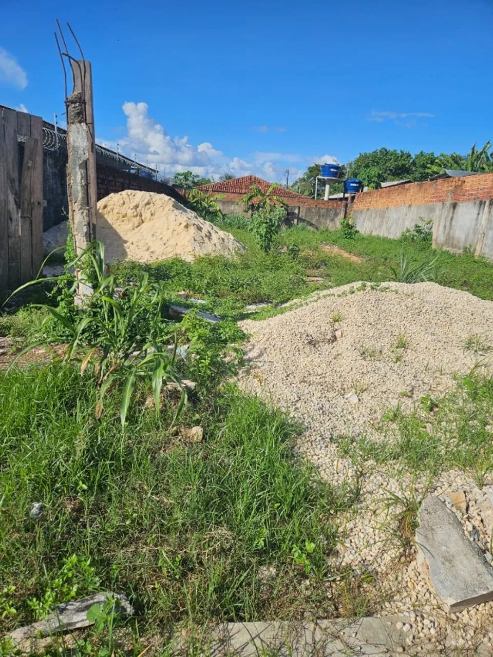 Vende-se Terreno no Bairro Universidade medindo 12,00mt de frente e 30,00mt de fundo. - Foto 2