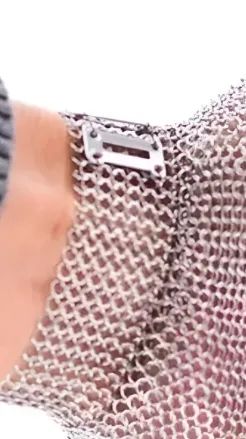 Luva De Segurança Açougueiro Anti Corte Malha De Aço Volk Tamanho M - Foto 4