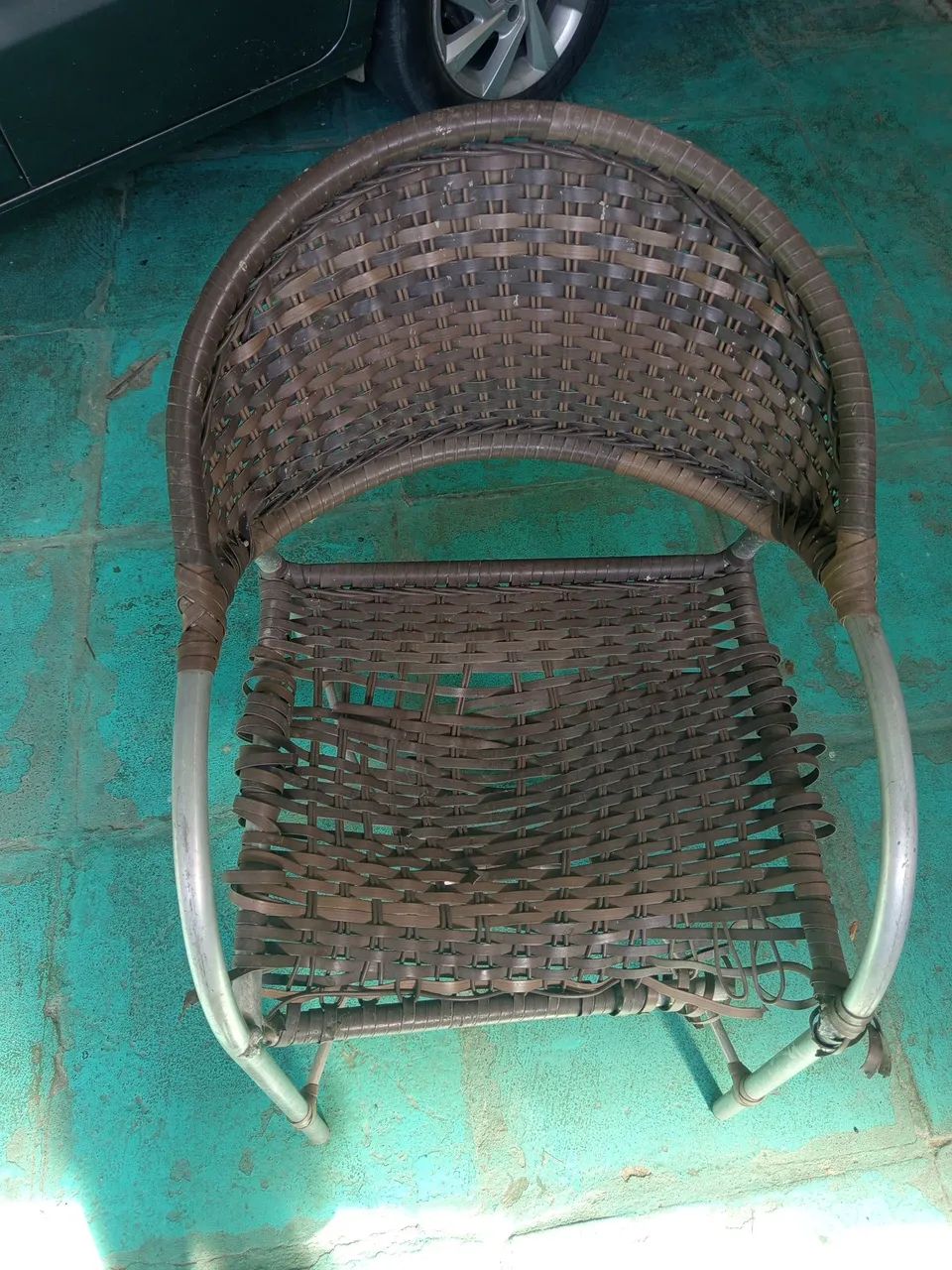 Vendo mesa de vidro com 4 cadeiras inox  - Foto 4