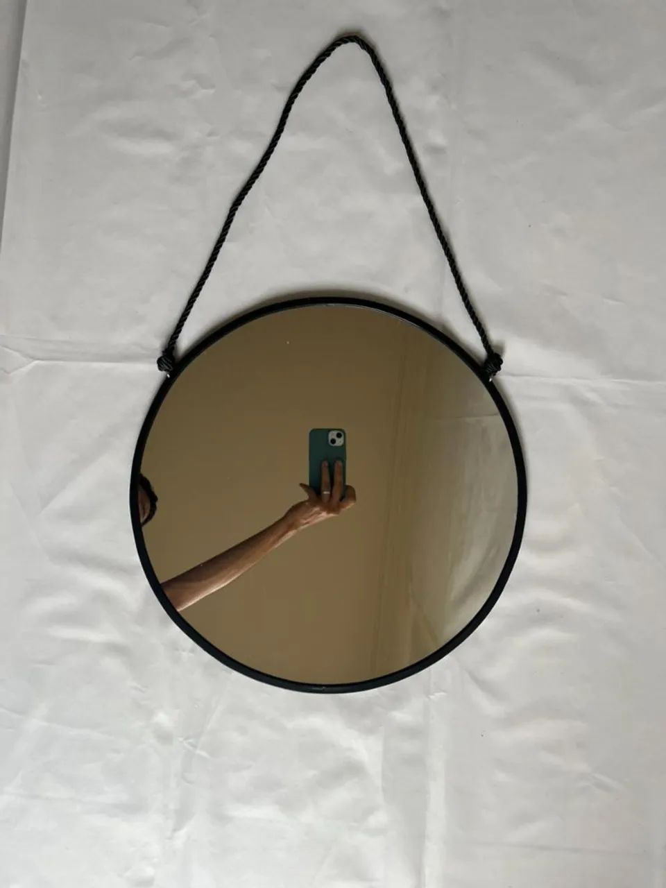 Espelho decorativo com moldura preta e alça - Foto 4