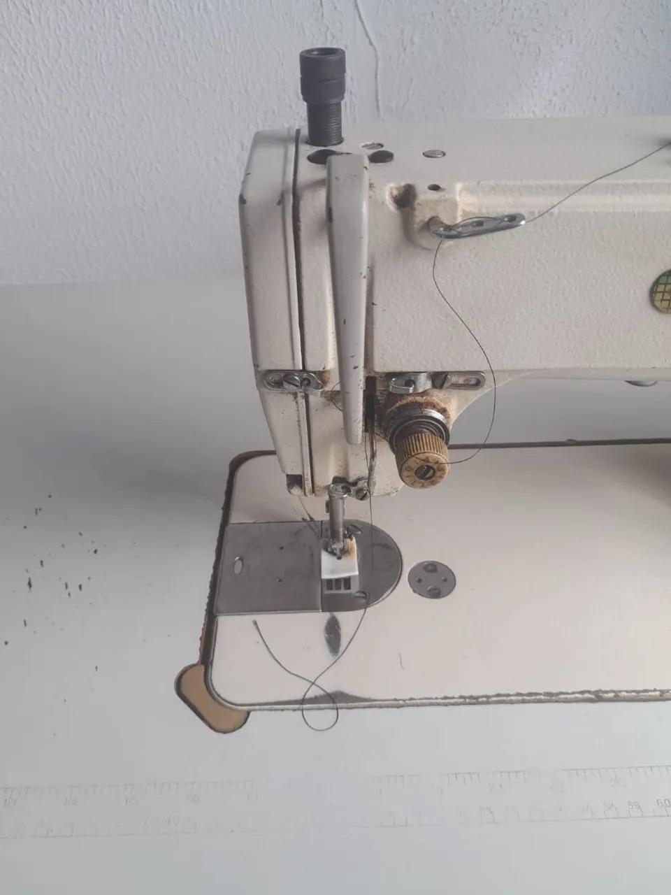 Máquina de costura industrial