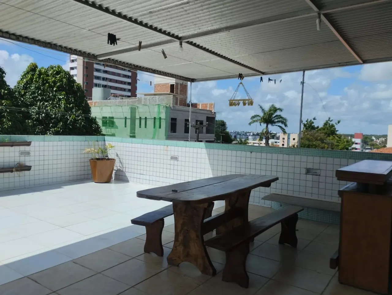 Imóvel para venda tem 200 metros quadrados com 4 quartos
