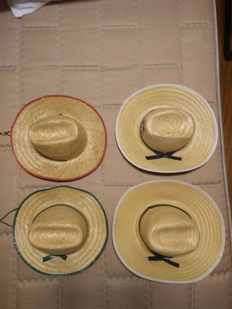 Kit com  12 Chapéus de Palha, Feltro e Fibra - Seminovos