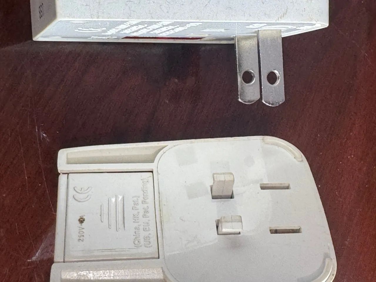 Adaptador de tomada com USB - Foto 4