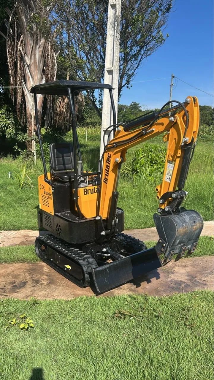 Mini Escavadeira BrutaTec - Ideal para diversas aplicações!