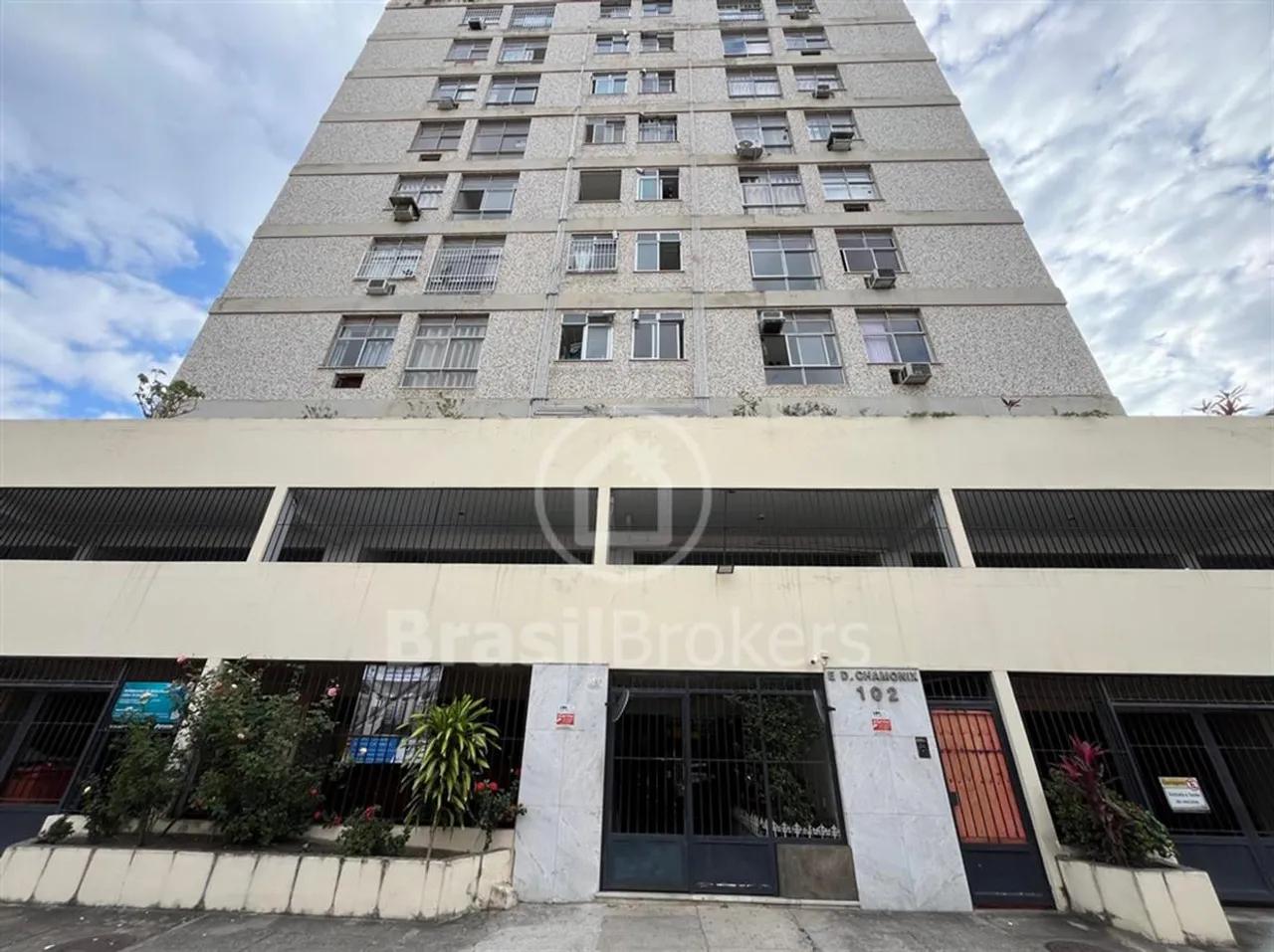 Rua Adriano, 102, bairro de Todos os Santos - Edifício Chamonix