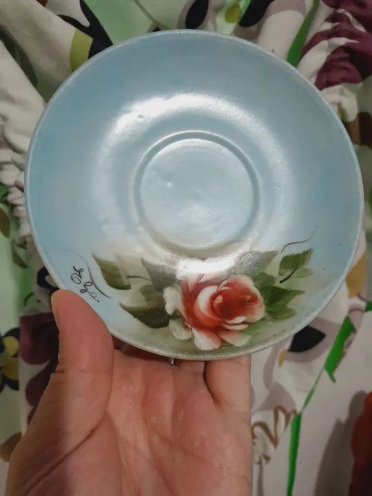 Xícara de cha com pires muito antiga de Porcelana pintada a mao! - Foto 5