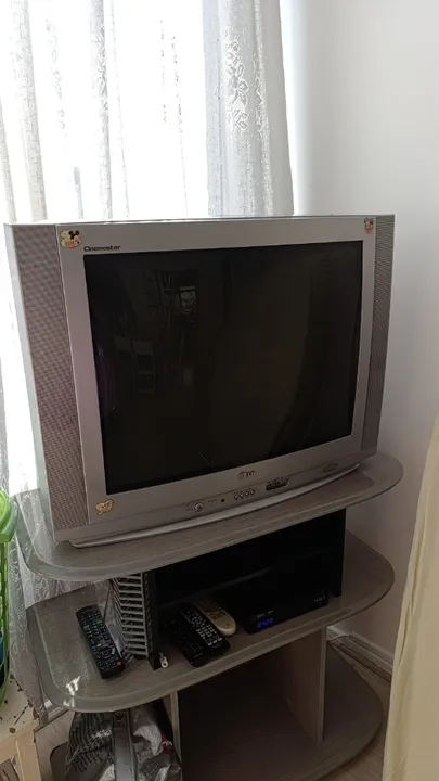 "tv de tubo" - TVs no Brasil