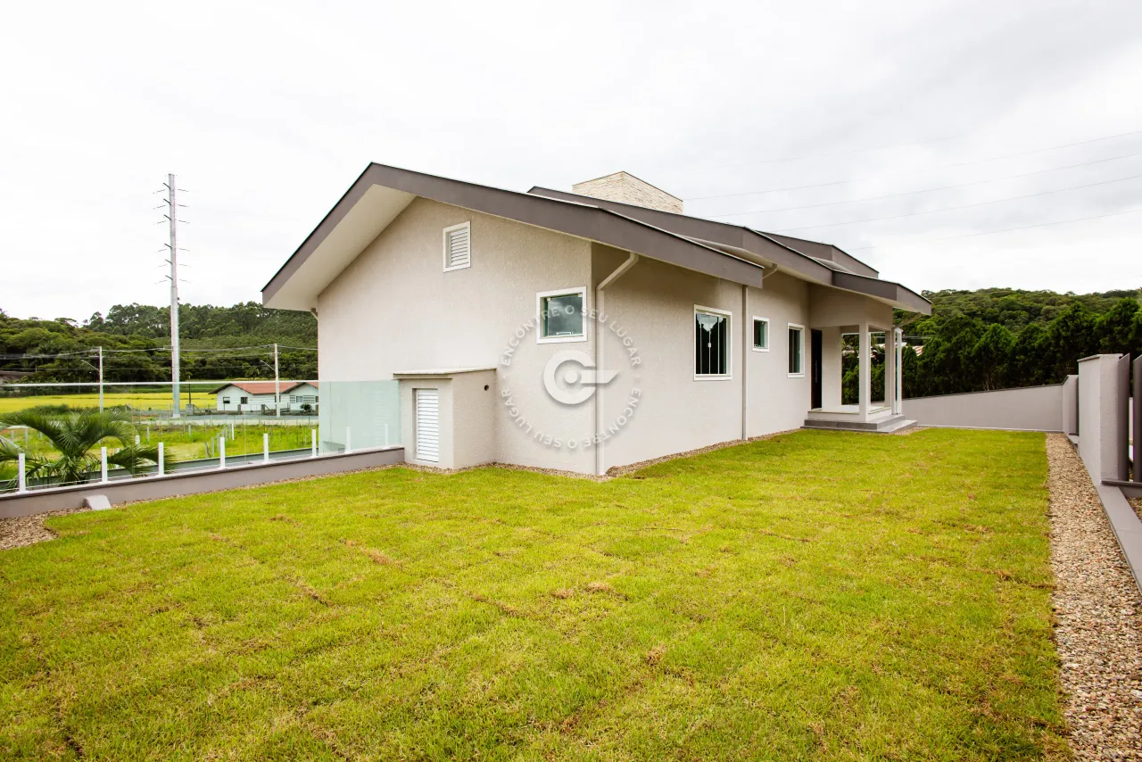 Casa nova! 3 Quartos + 1 suíte com 189m² no Bairro Caixa D'Água em Guaramirim